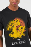 Camiseta negra manga corta con diseño del Rey León