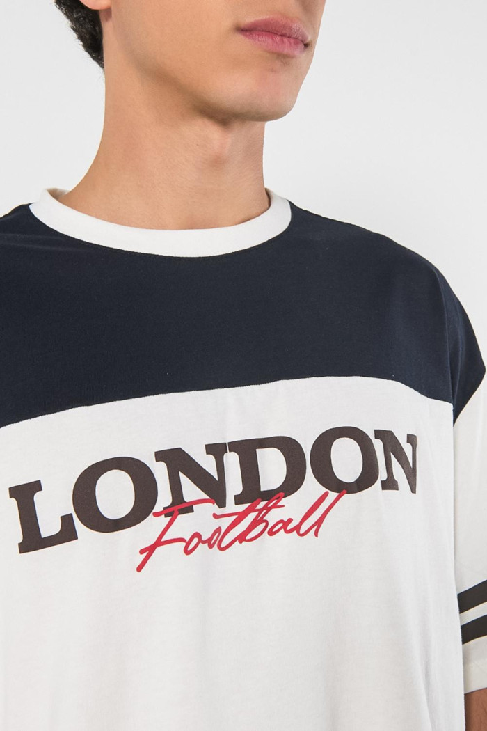Camiseta crema college oversize con cuello redondo