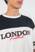 Camiseta crema college oversize con cuello redondo