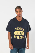 Camiseta cuello V oversize azul con diseño college