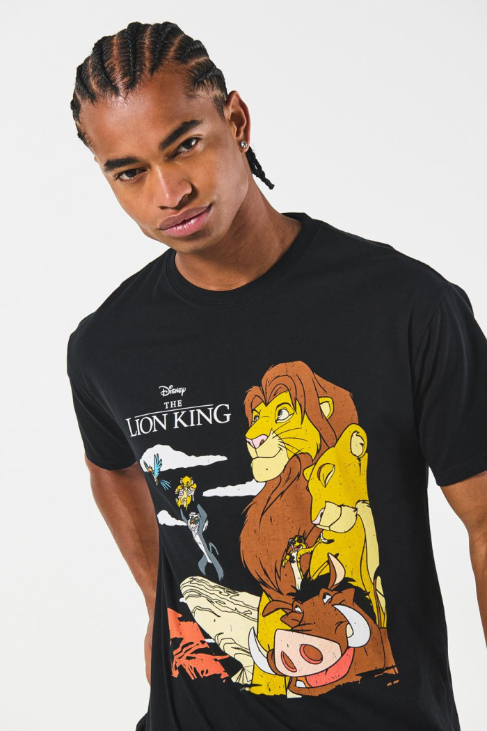 Camiseta negra cuello redondo con arte del Rey León