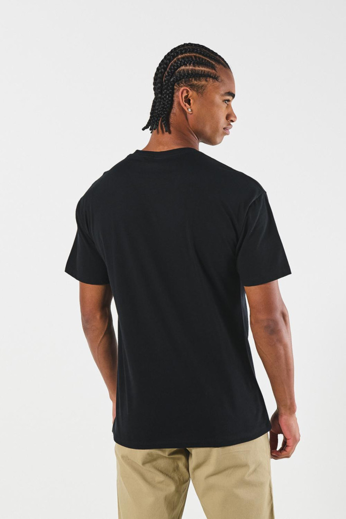 Camiseta negra cuello redondo con arte del Rey León