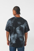 Camiseta manga corta tie dye negra oversize con arte urbano