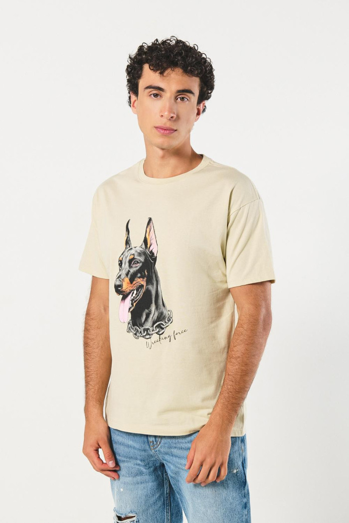 Camiseta kaki cuello redondo con estampado de perro