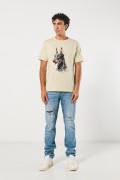 Camiseta kaki cuello redondo con estampado de perro