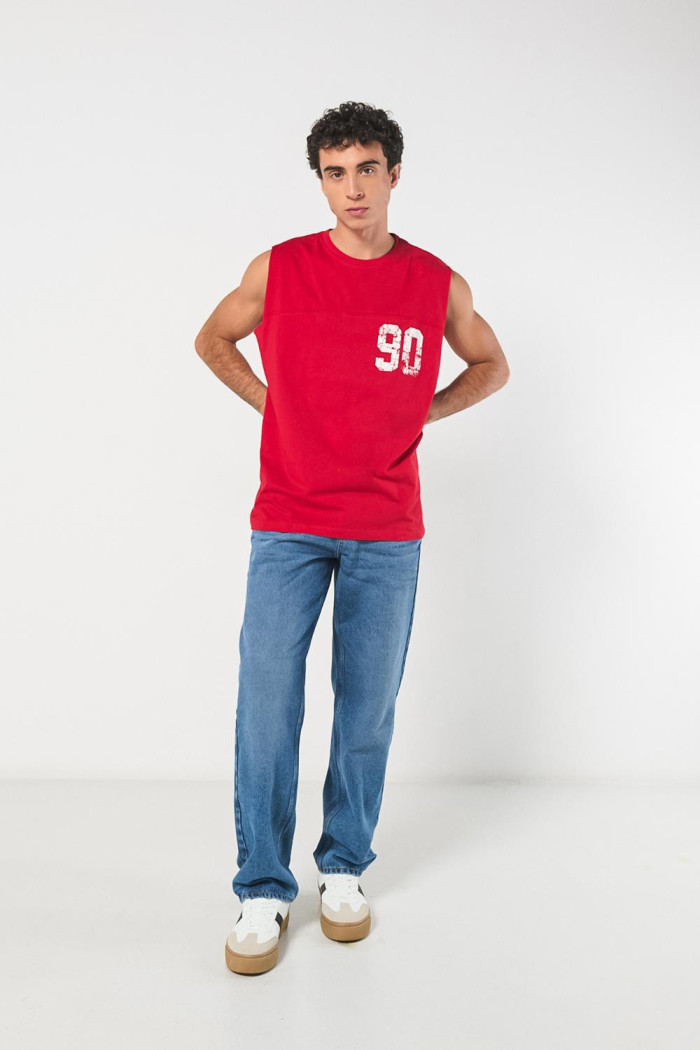 Camiseta roja intensa manga sisa con diseños college