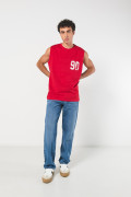 Camiseta roja intensa manga sisa con diseños college