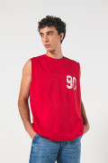 Camiseta roja intensa manga sisa con diseños college