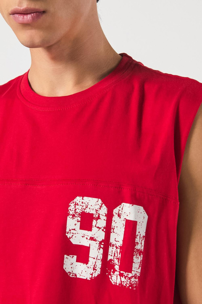 Camiseta roja intensa manga sisa con diseños college