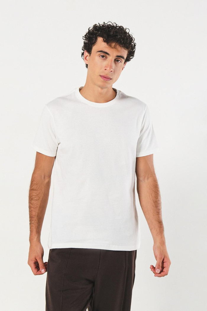 Camiseta en algodón ajustada unicolor con manga corta