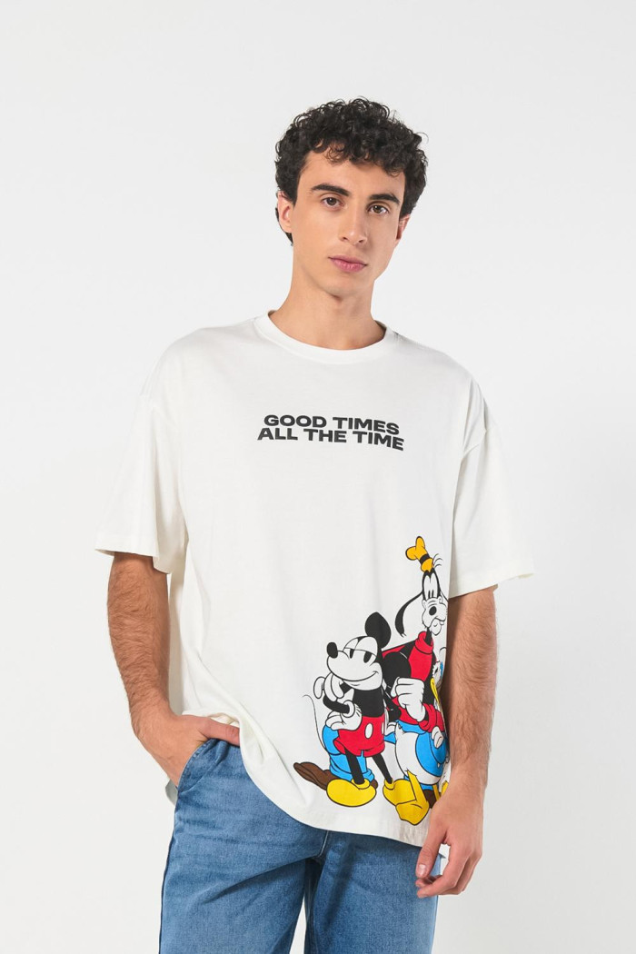 Camiseta oversize crema con diseño de Mickey y manga corta