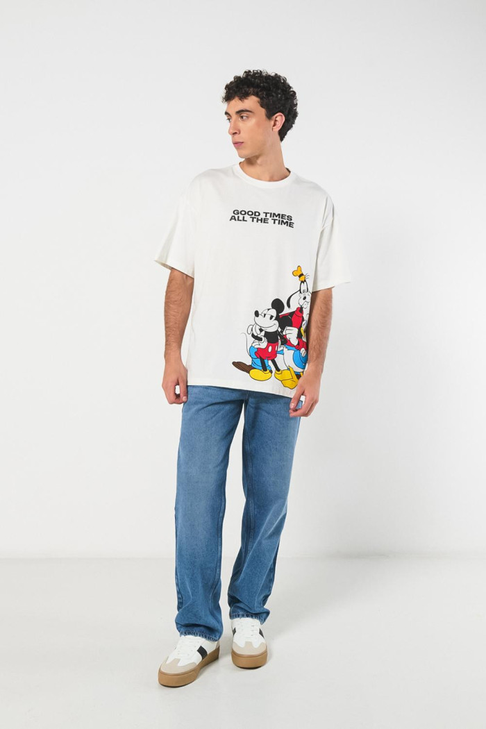 Camiseta oversize crema con diseño de Mickey y manga corta