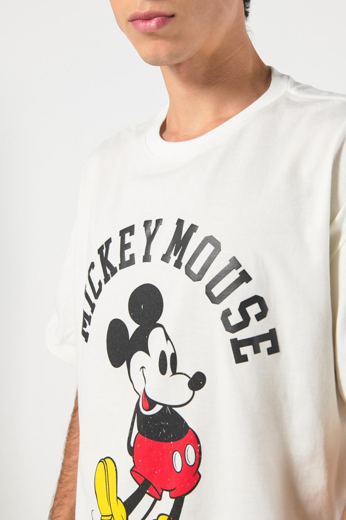 Camiseta crema oversize de Mickey con cuello redondo