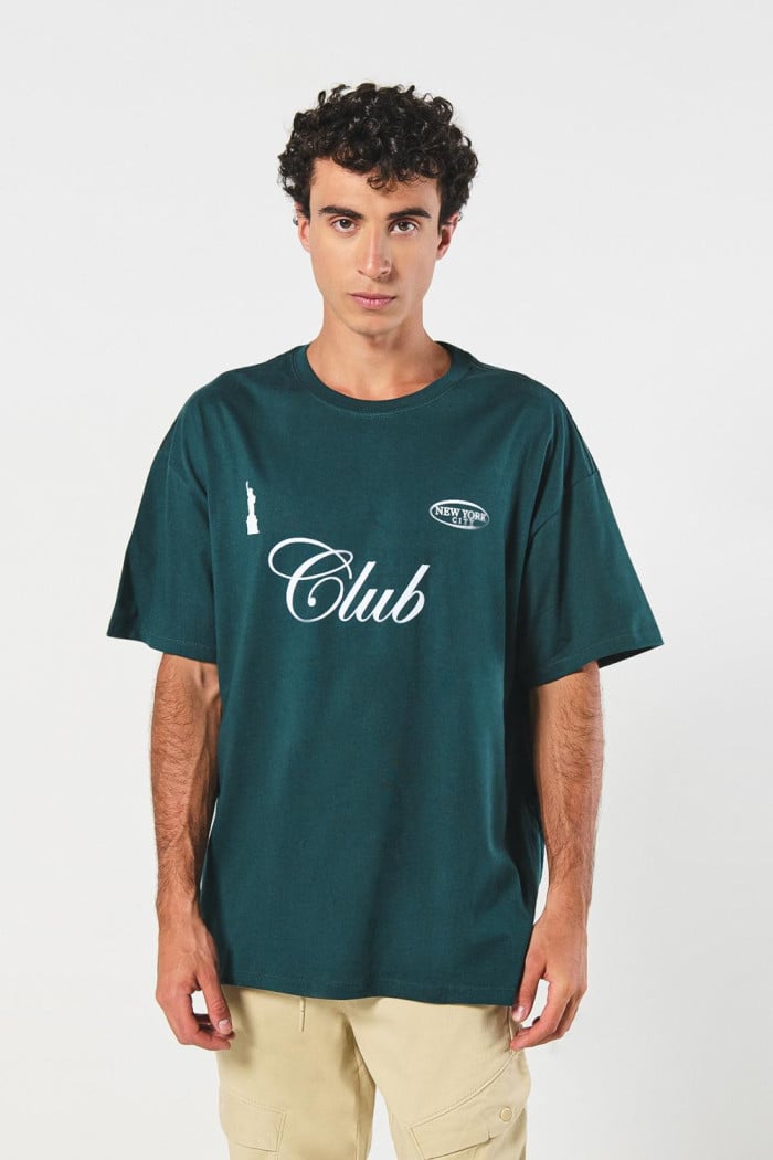 Camiseta verde oversize manga corta con diseño college