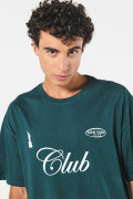Camiseta verde oversize manga corta con diseño college