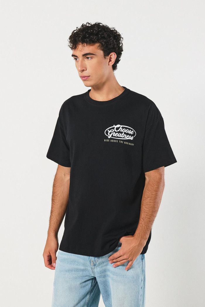 Camiseta college oversize negra con manga corta