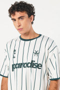 Camiseta a rayas crema oversize college con manga corta