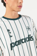 Camiseta a rayas crema oversize college con manga corta
