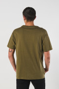Camiseta cuello redondo verde oscura con estampado college