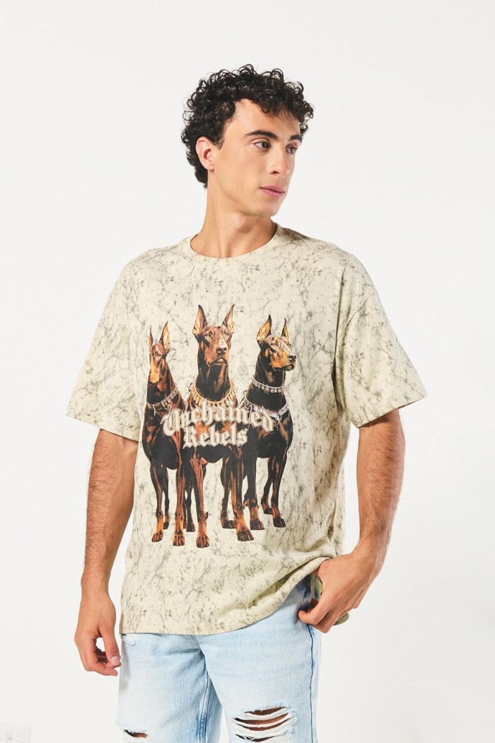 Camiseta unicolor oversize con arte de perros y manga corta