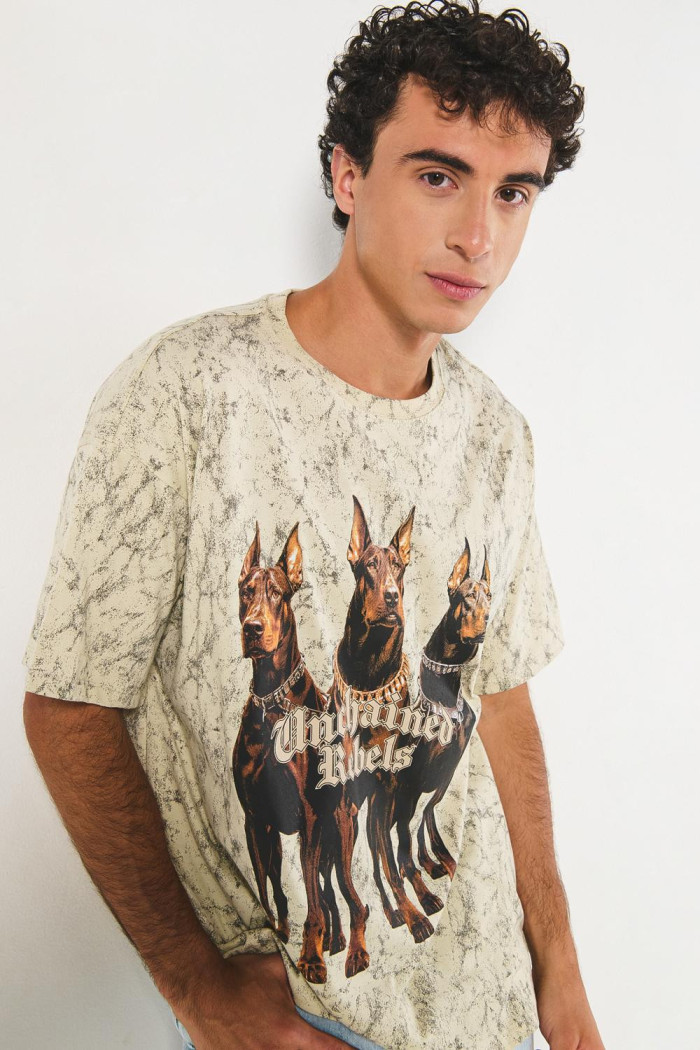 Camiseta unicolor oversize con arte de perros y manga corta