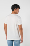 Camiseta crema clara cuello redondo con diseño college
