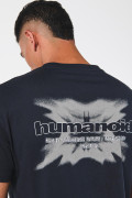 Camiseta azul con diseños futuristas y cuello redondo