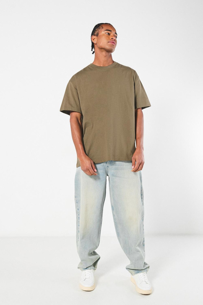 Camiseta verde manga corta oversize con diseño místico