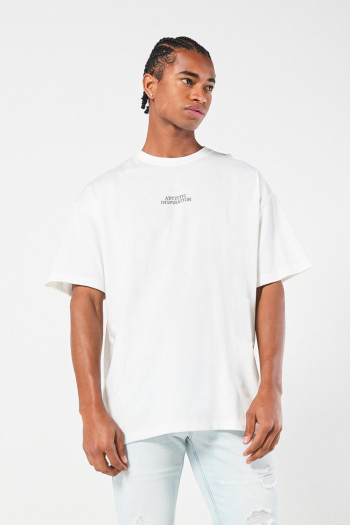 Camiseta oversize crema con motivo artístico y cuello redondo