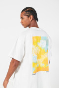 Camiseta oversize crema con motivo artístico y cuello redondo