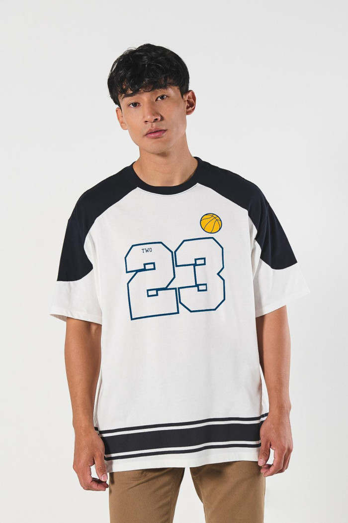 Camiseta oversize college crema clara con manga corta