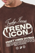 Camiseta kaki oversize manga corta con texto urbano