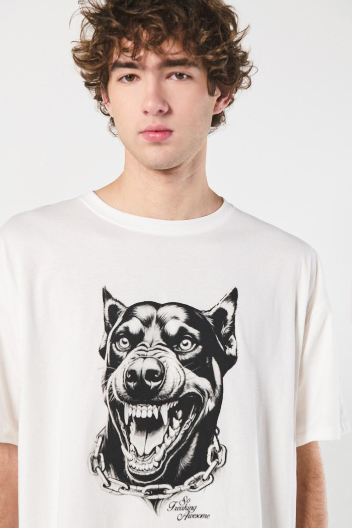 Camiseta oversize crema manga corta con arte de perro