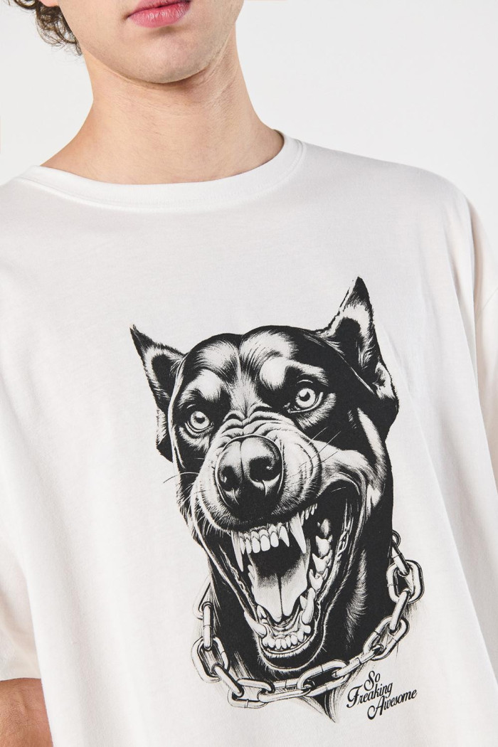Camiseta oversize crema manga corta con arte de perro