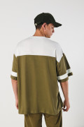 Camiseta oversize verde oscura college con manga corta