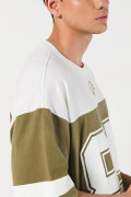 Camiseta oversize verde oscura college con manga corta