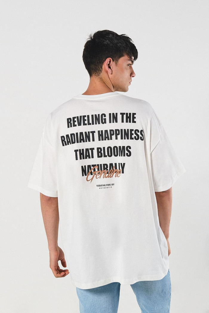 Camiseta manga corta oversize crema con textos estampados