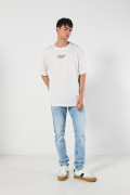 Camiseta manga corta oversize crema con textos estampados