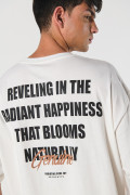 Camiseta manga corta oversize crema con textos estampados