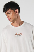 Camiseta manga corta oversize crema con textos estampados