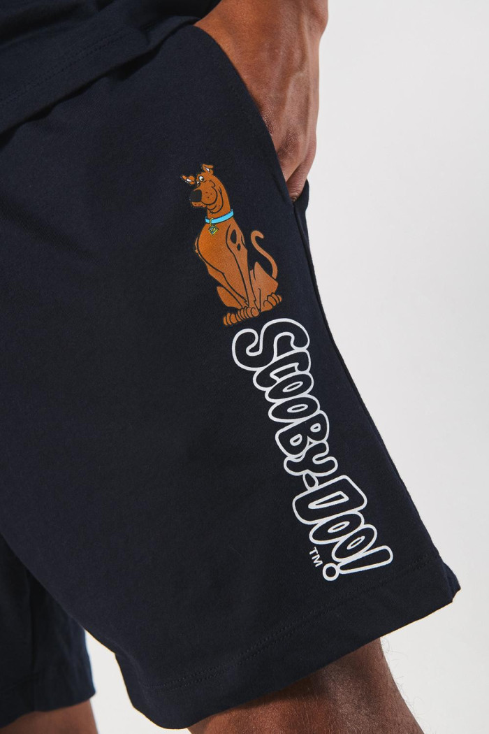 Bermuda azul intensa con estampado de Scooby-Doo