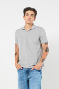 Camiseta gris clara polo con botones y manga corta