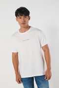 Camiseta manga corta unicolor con diseño urbano