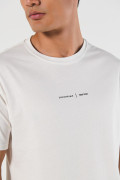 Camiseta manga corta unicolor con diseño urbano