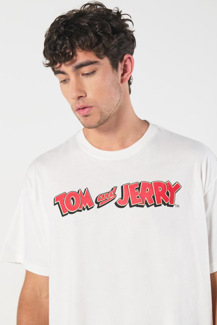 Camiseta de Tom y Jerry navideña crema oversize manga corta