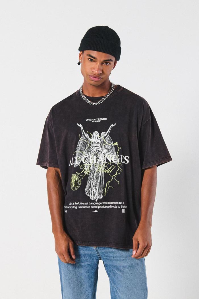 Camiseta negra oversize manga corta con diseño celestial