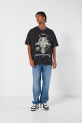 Camiseta negra oversize manga corta con diseño celestial