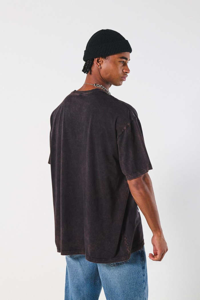 Camiseta negra oversize manga corta con diseño celestial