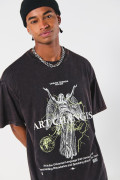 Camiseta negra oversize manga corta con diseño celestial