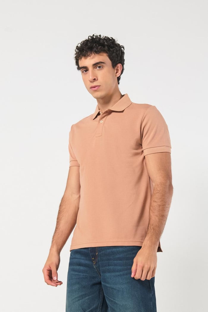 Camiseta unicolor polo con aberturas y manga corta